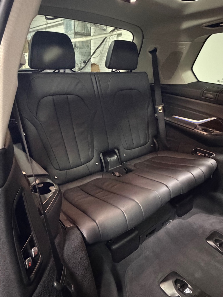 Photo 11 of this BMW X7