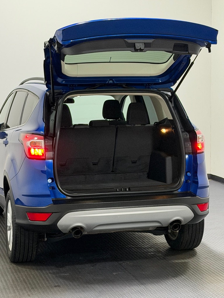 Photo 12 of this FORD ESCAPE