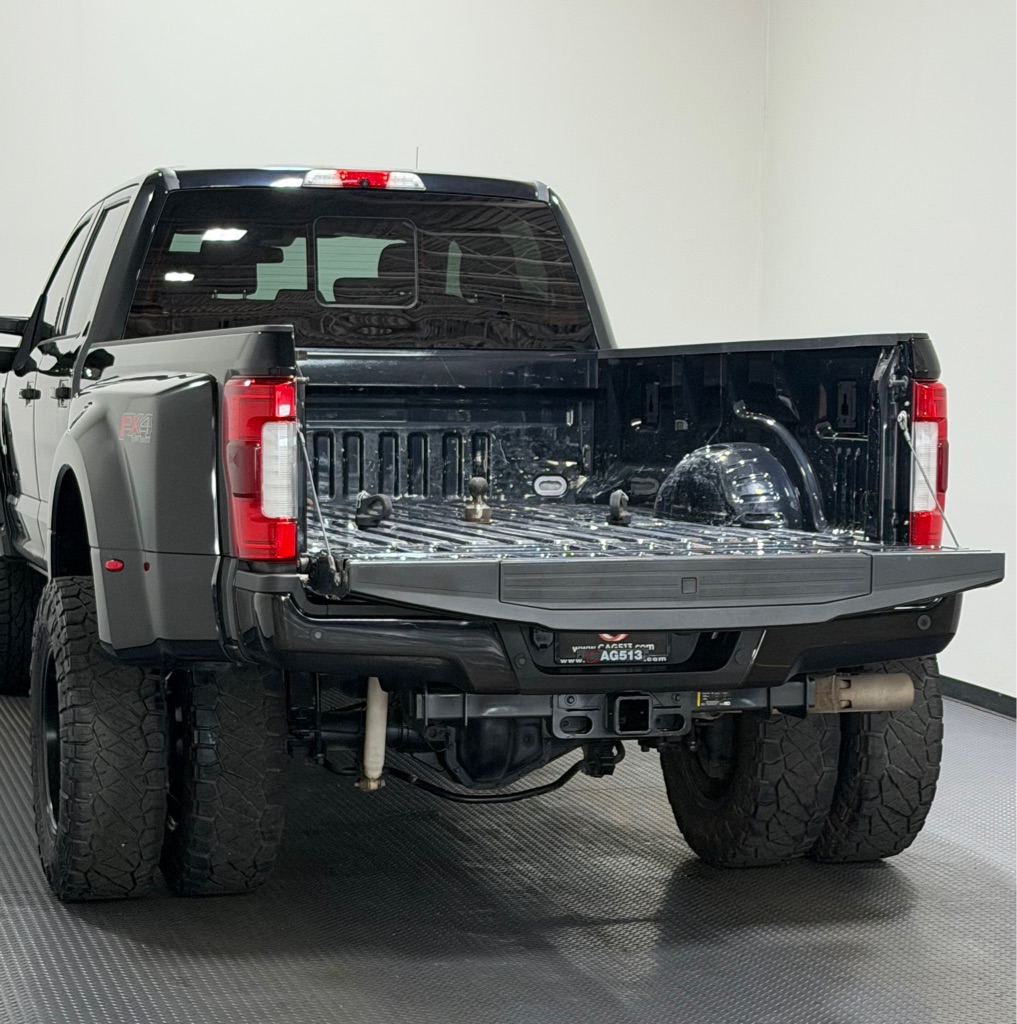 Photo 12 of this FORD F350