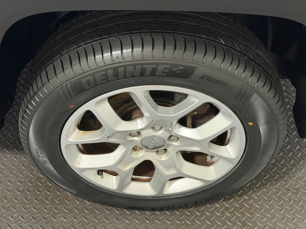 Photo 17 of this JEEP RENEGADE