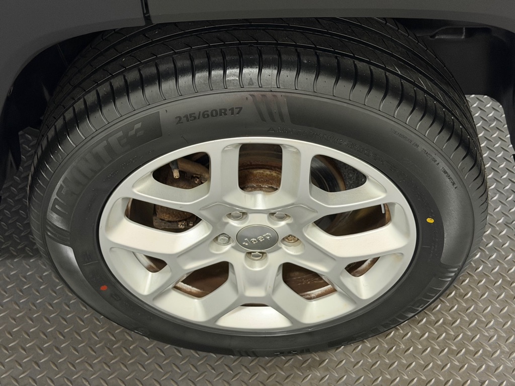 Photo 19 of this JEEP RENEGADE