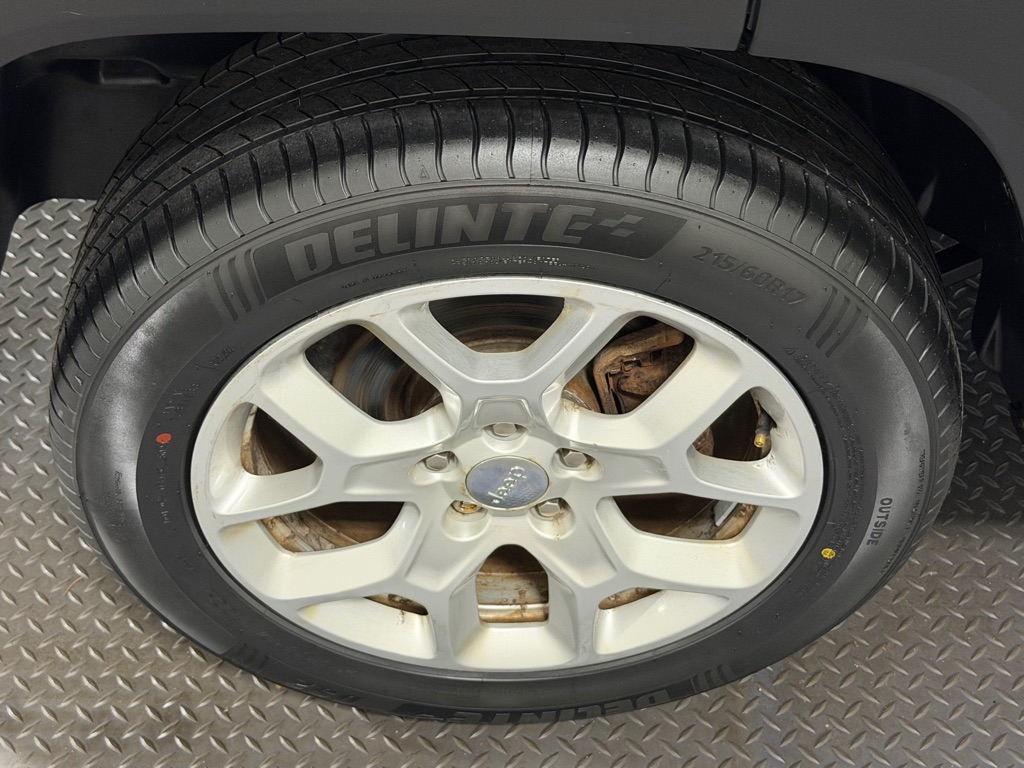 Photo 18 of this JEEP RENEGADE