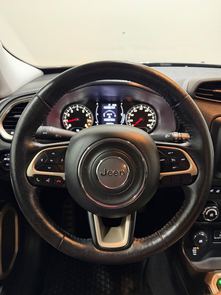Photo 15 of this JEEP RENEGADE