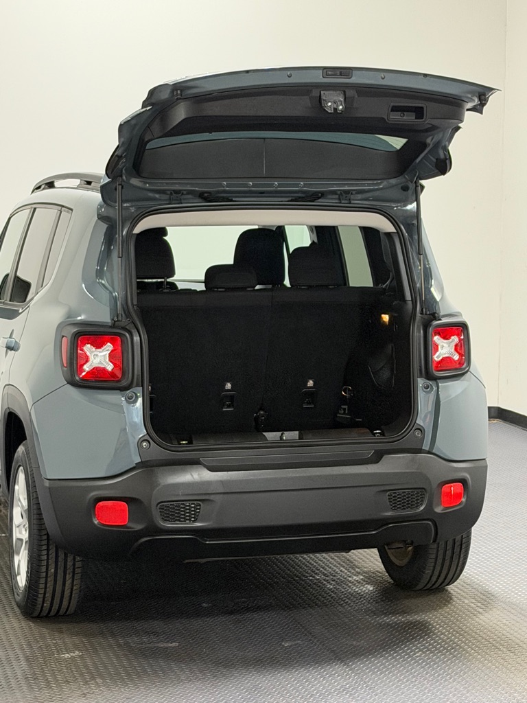 Photo 12 of this JEEP RENEGADE