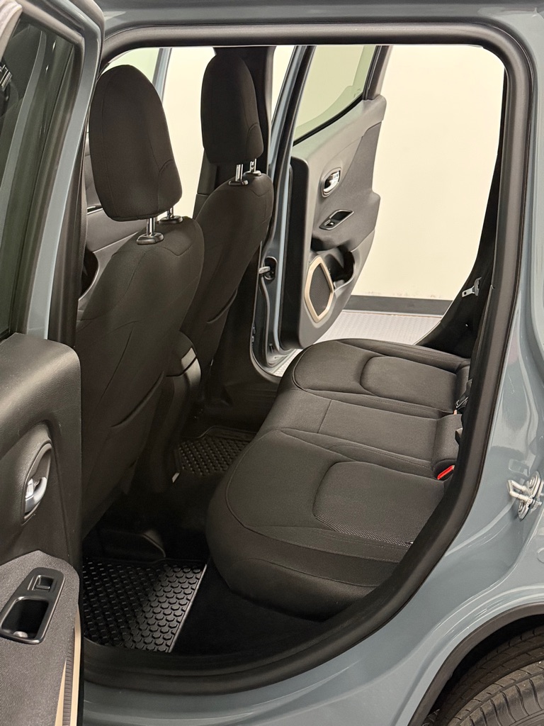 Photo 9 of this JEEP RENEGADE