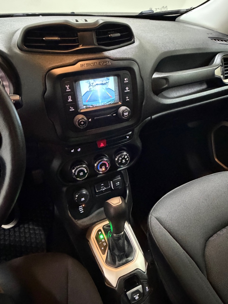 Photo 13 of this JEEP RENEGADE