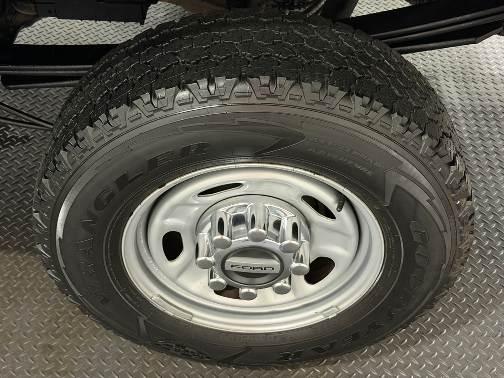 Photo 18 of this FORD F250