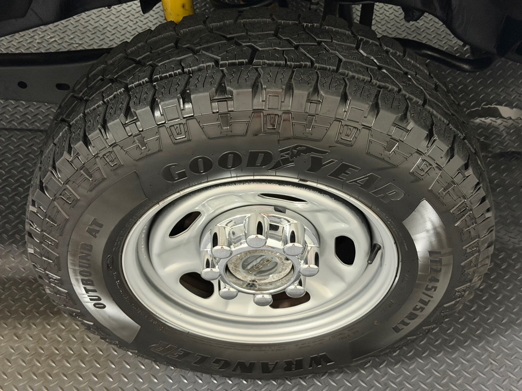 Photo 16 of this FORD F250