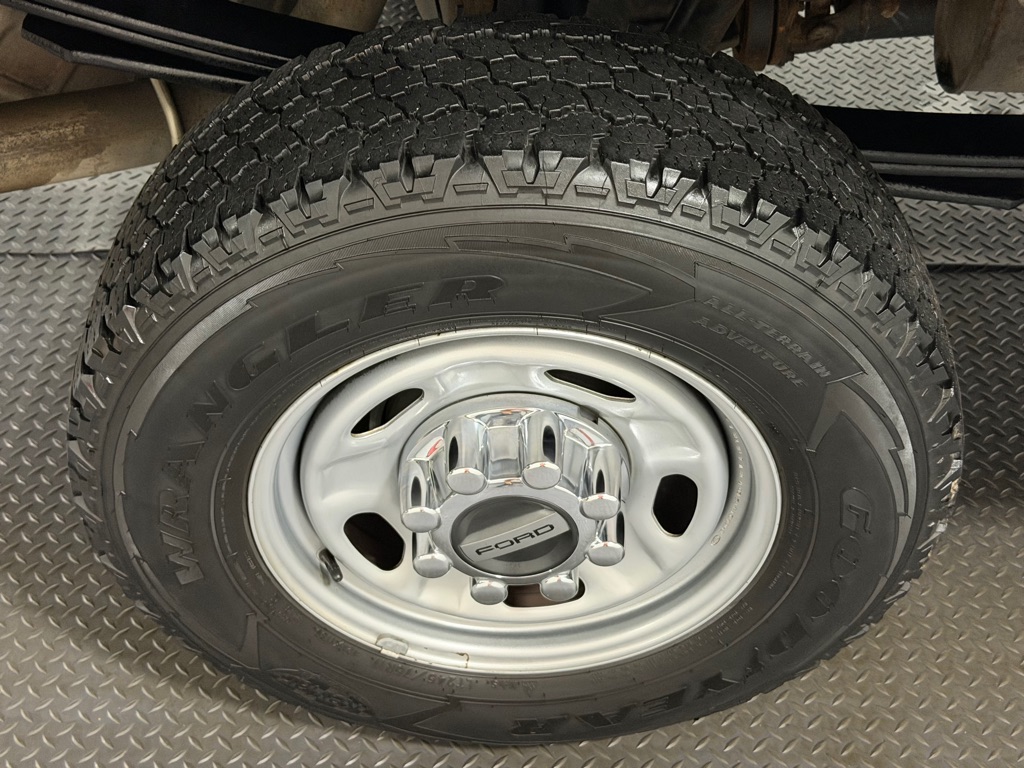 Photo 17 of this FORD F250