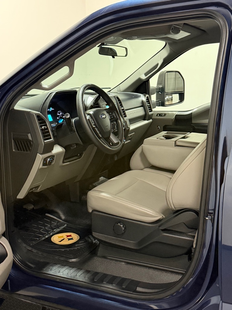 Photo 8 of this FORD F250