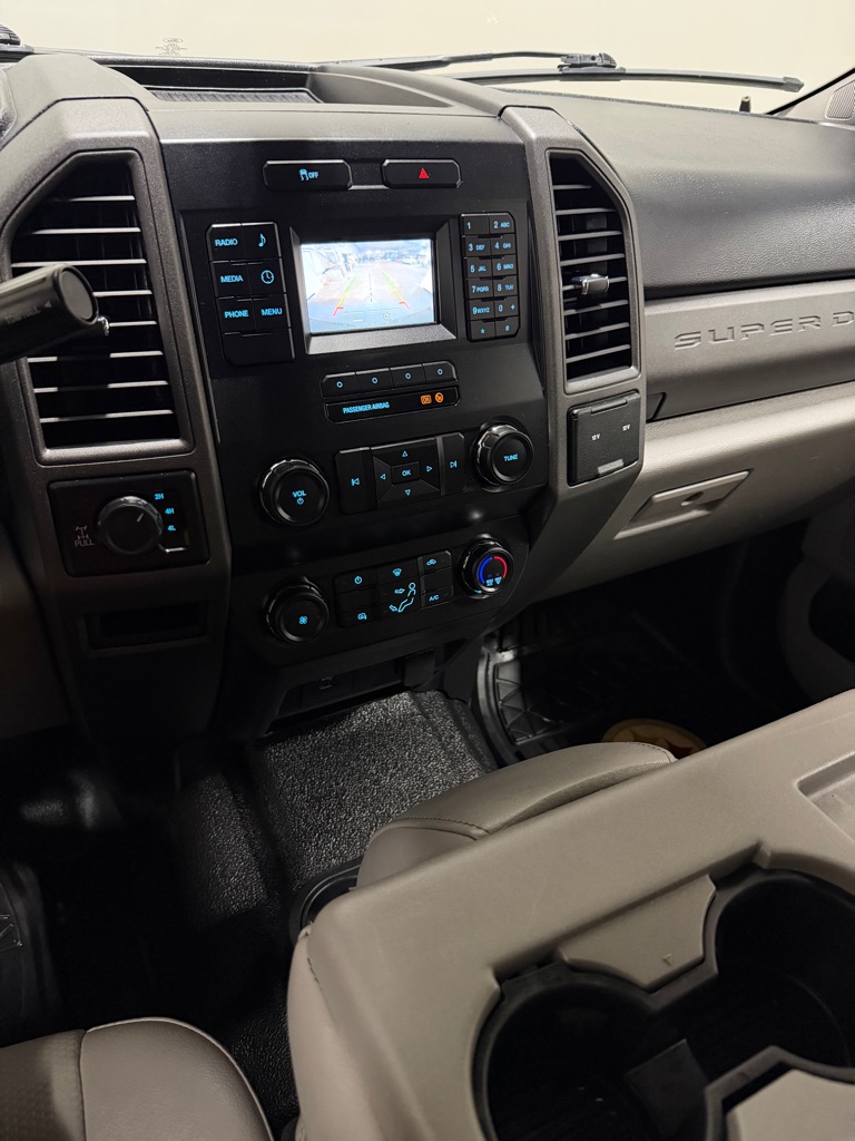Photo 13 of this FORD F250