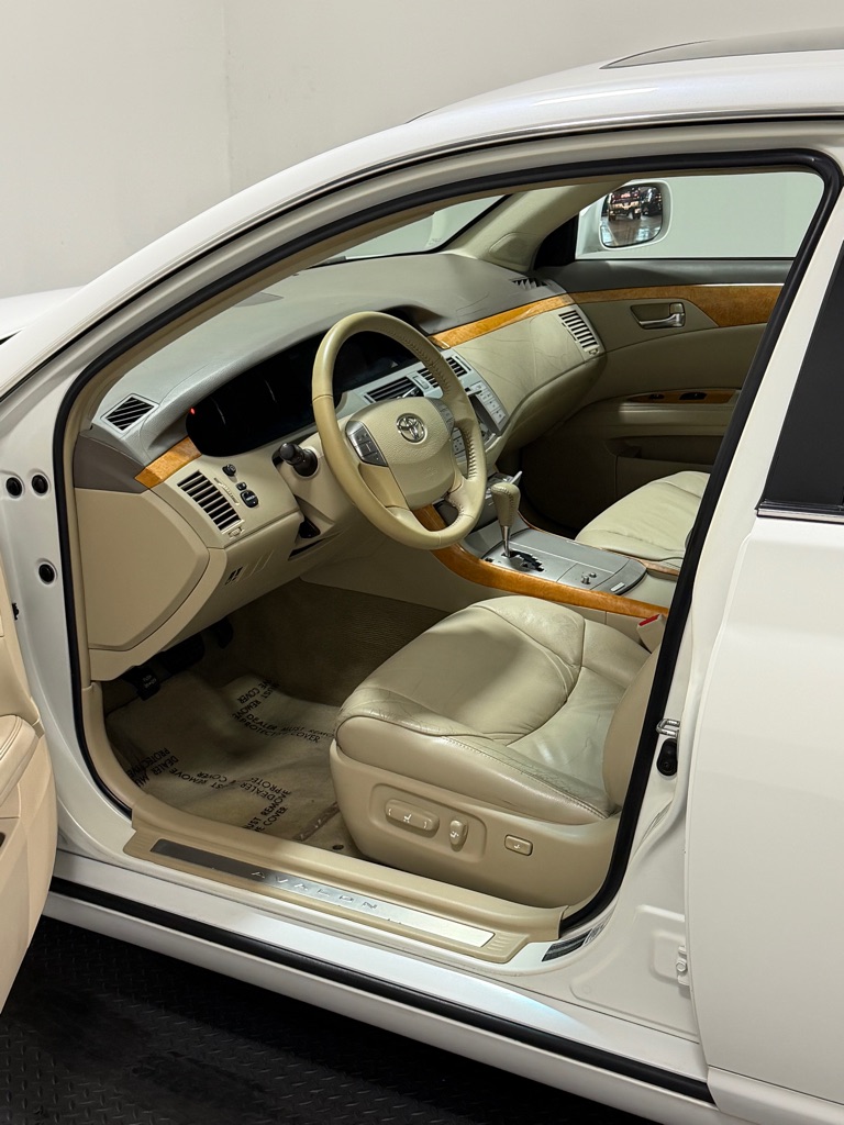 Photo 8 of this TOYOTA AVALON