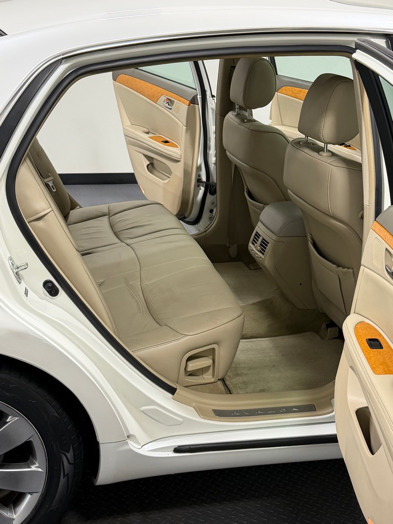 Photo 10 of this TOYOTA AVALON