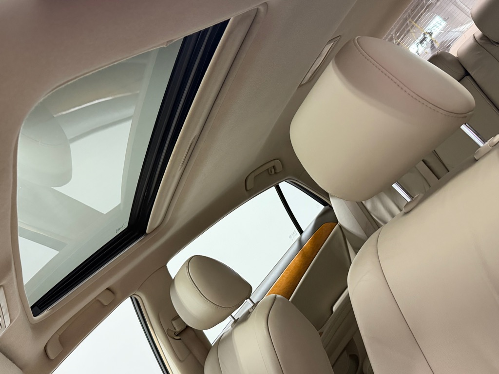 Photo 16 of this TOYOTA AVALON