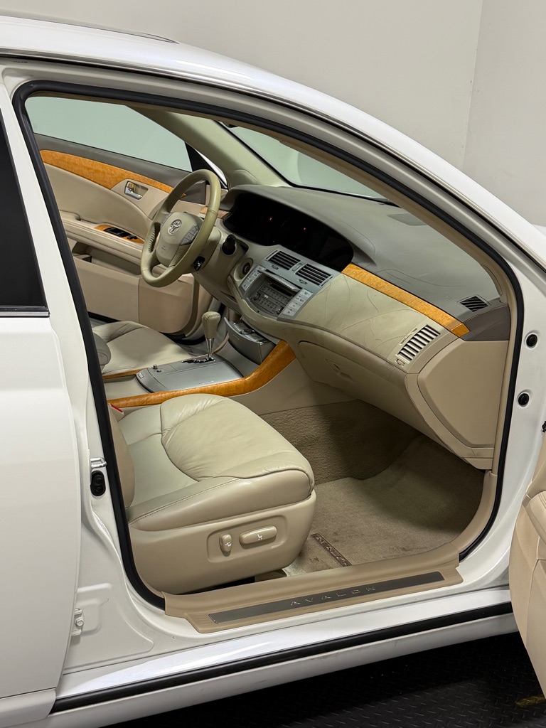 Photo 11 of this TOYOTA AVALON