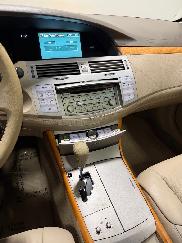 Photo 13 of this TOYOTA AVALON