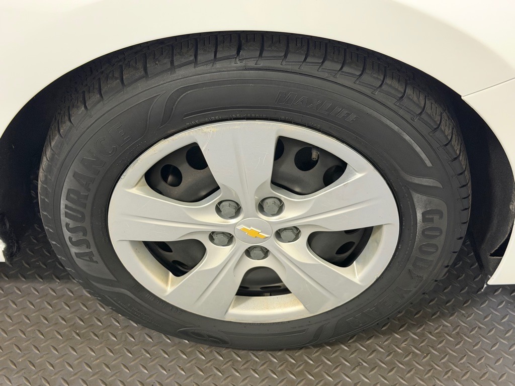 Photo 17 of this CHEVROLET CRUZE