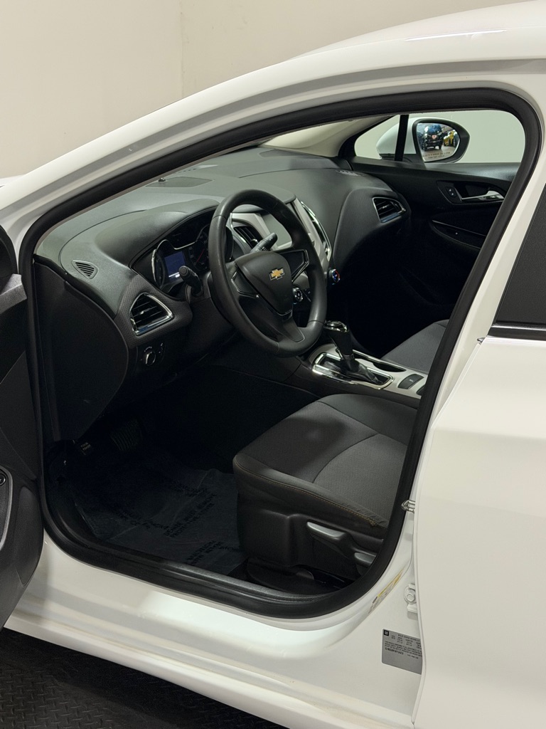 Photo 8 of this CHEVROLET CRUZE