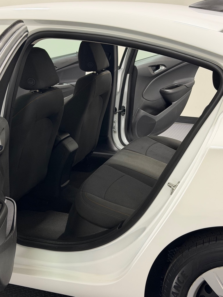 Photo 9 of this CHEVROLET CRUZE
