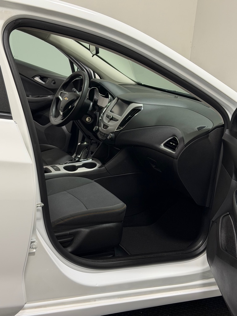 Photo 11 of this CHEVROLET CRUZE