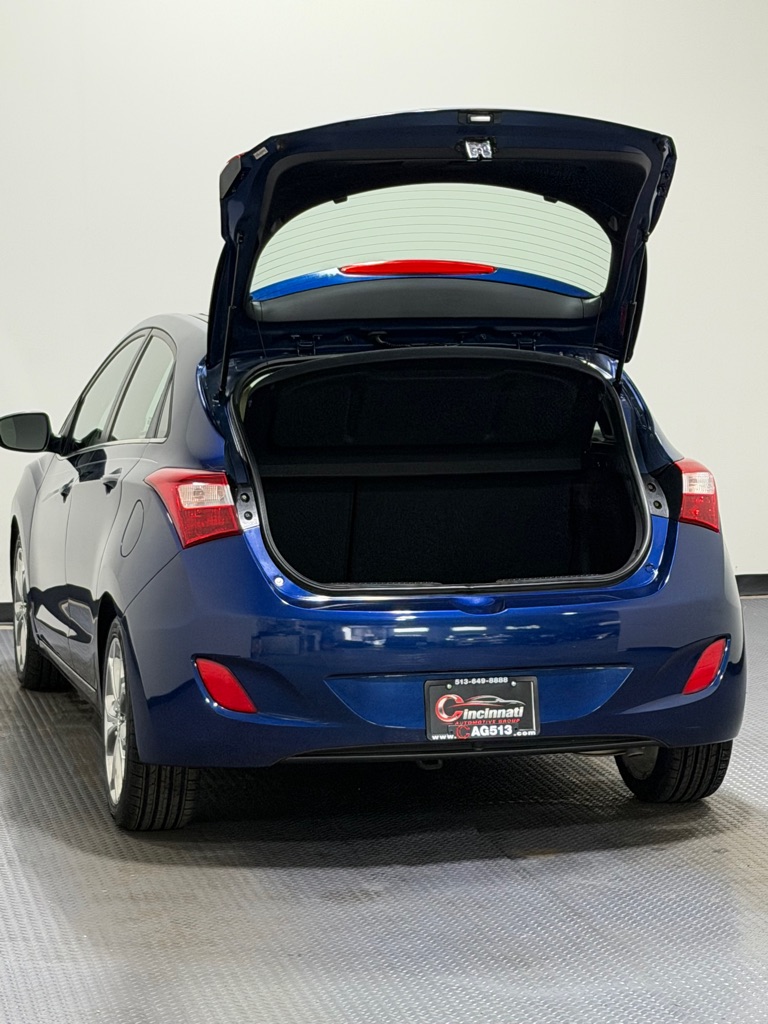 Photo 12 of this HYUNDAI ELANTRA GT