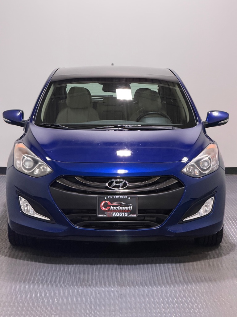 Photo 3 of this HYUNDAI ELANTRA GT