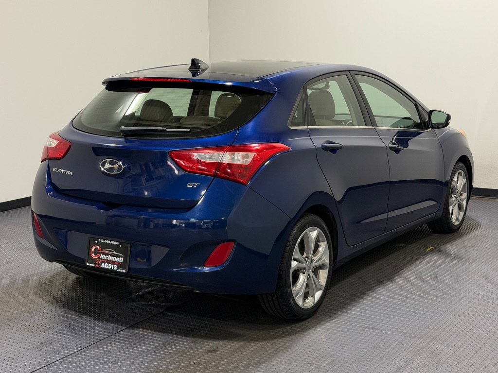 Photo 5 of this HYUNDAI ELANTRA GT