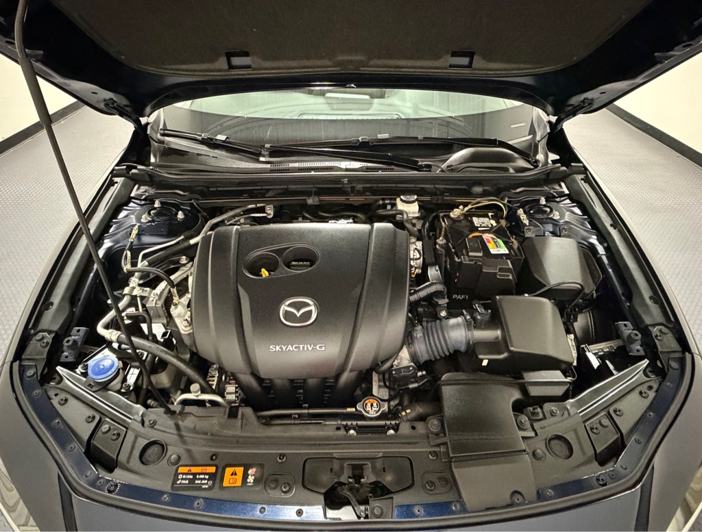 Photo 16 of this MAZDA 3