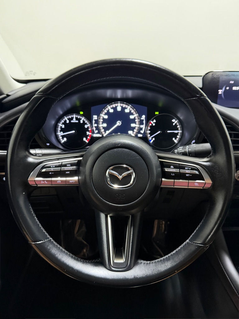 Photo 15 of this MAZDA 3