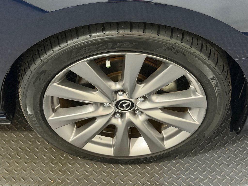 Photo 17 of this MAZDA 3