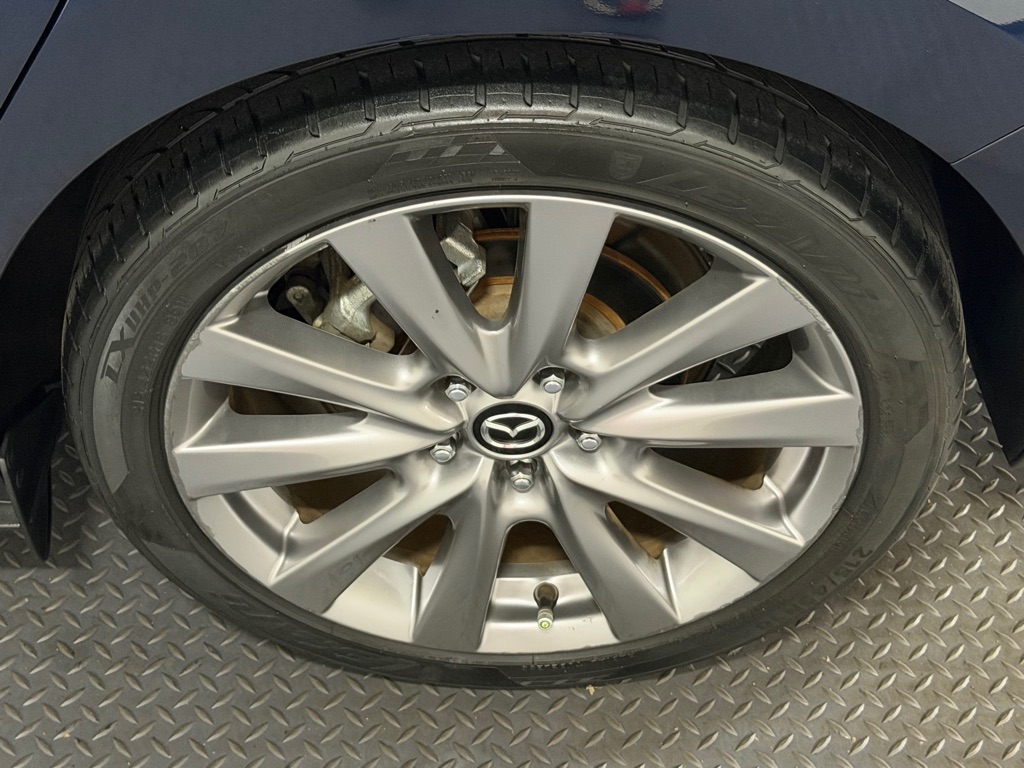 Photo 19 of this MAZDA 3