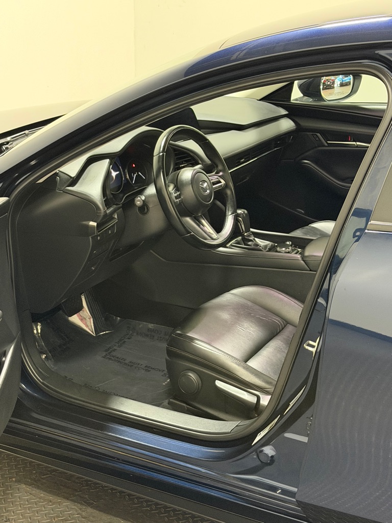 Photo 8 of this MAZDA 3