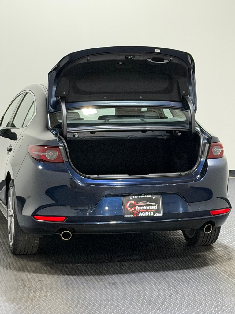Photo 12 of this MAZDA 3
