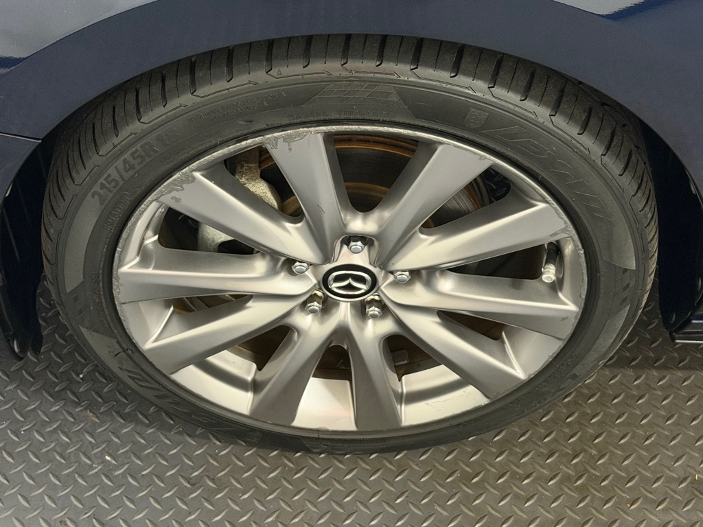Photo 20 of this MAZDA 3