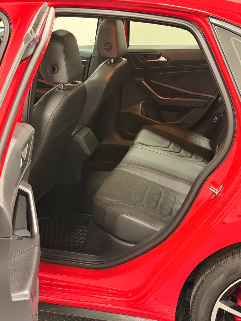 Photo 10 of this VOLKSWAGEN JETTA
