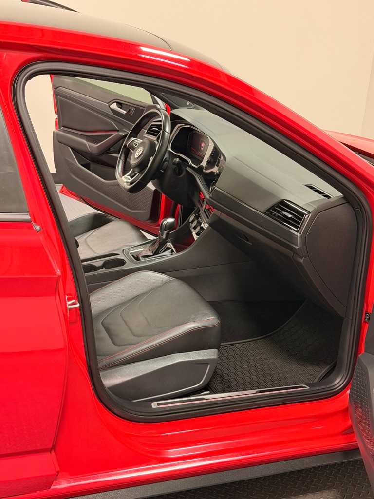 Photo 12 of this VOLKSWAGEN JETTA