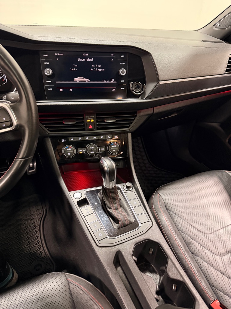 Photo 14 of this VOLKSWAGEN JETTA