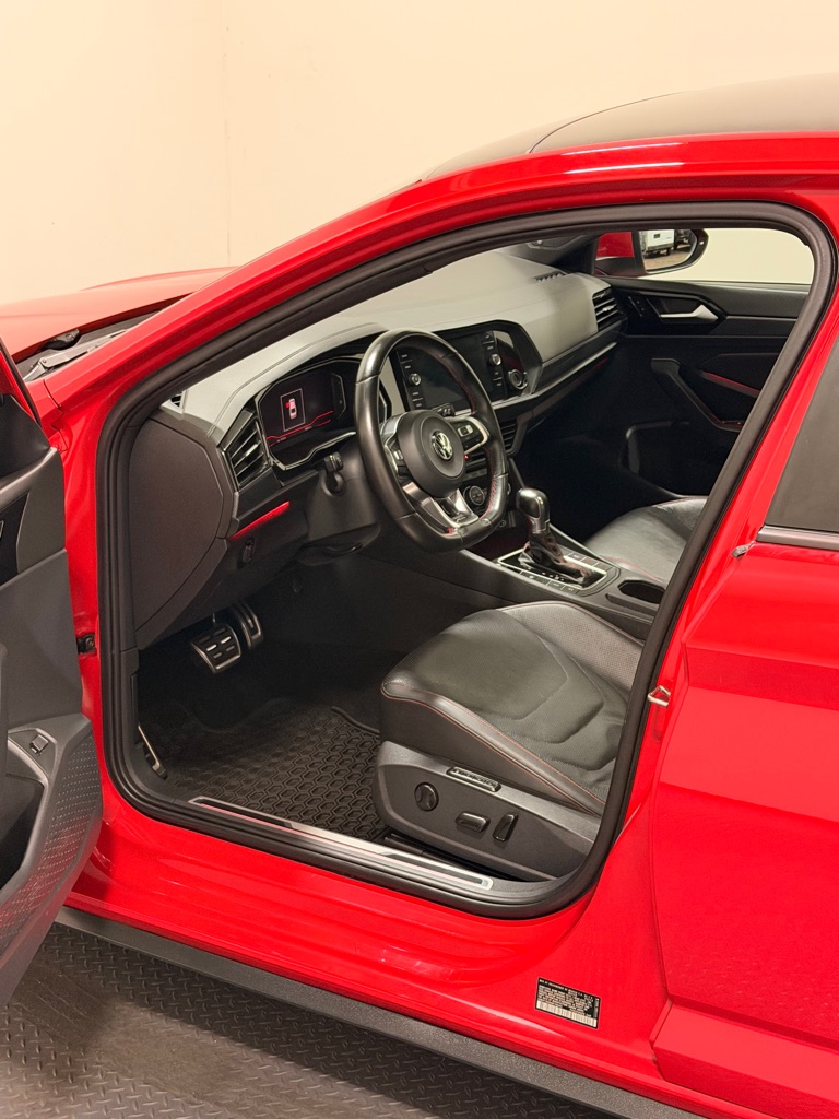 Photo 9 of this VOLKSWAGEN JETTA