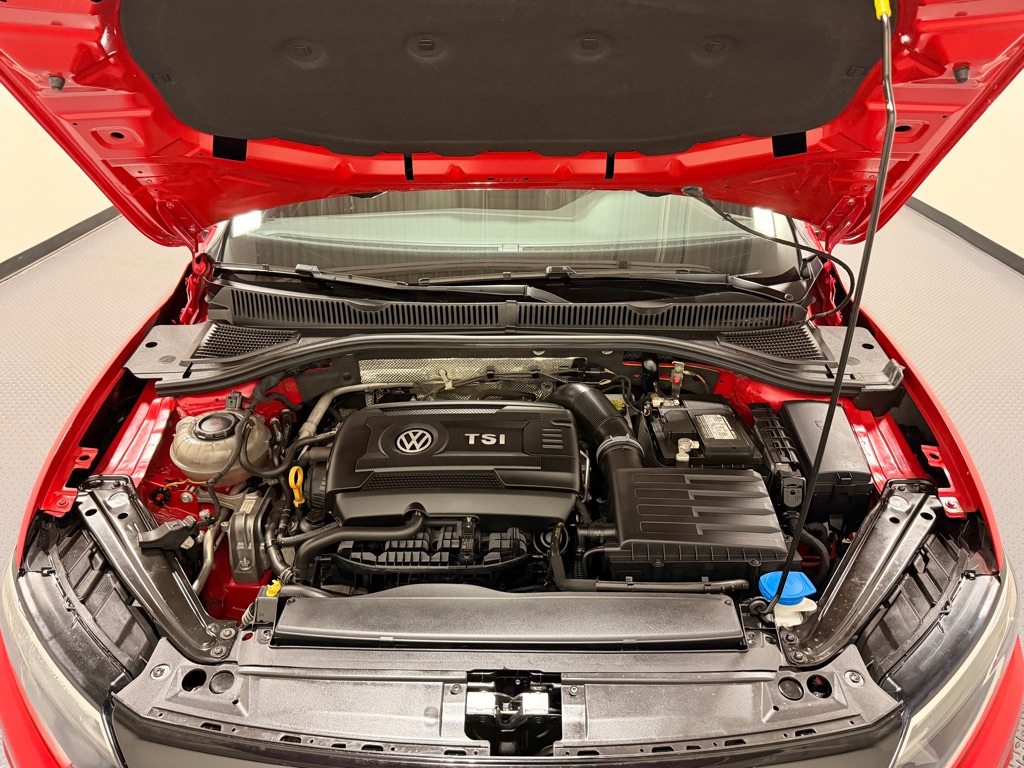 Photo 18 of this VOLKSWAGEN JETTA