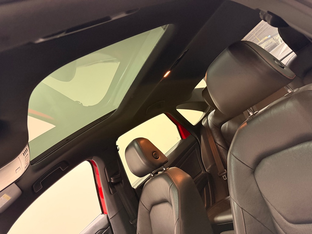 Photo 17 of this VOLKSWAGEN JETTA
