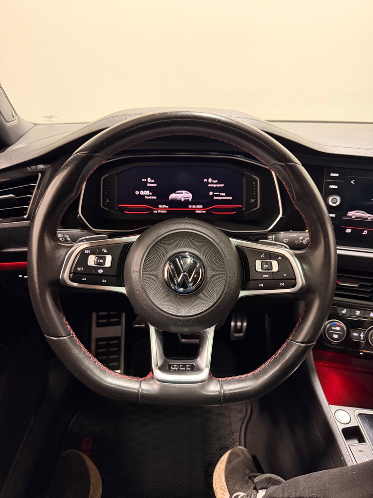 Photo 16 of this VOLKSWAGEN JETTA