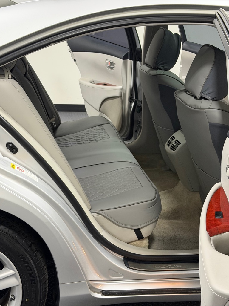 Photo 9 of this LEXUS ES