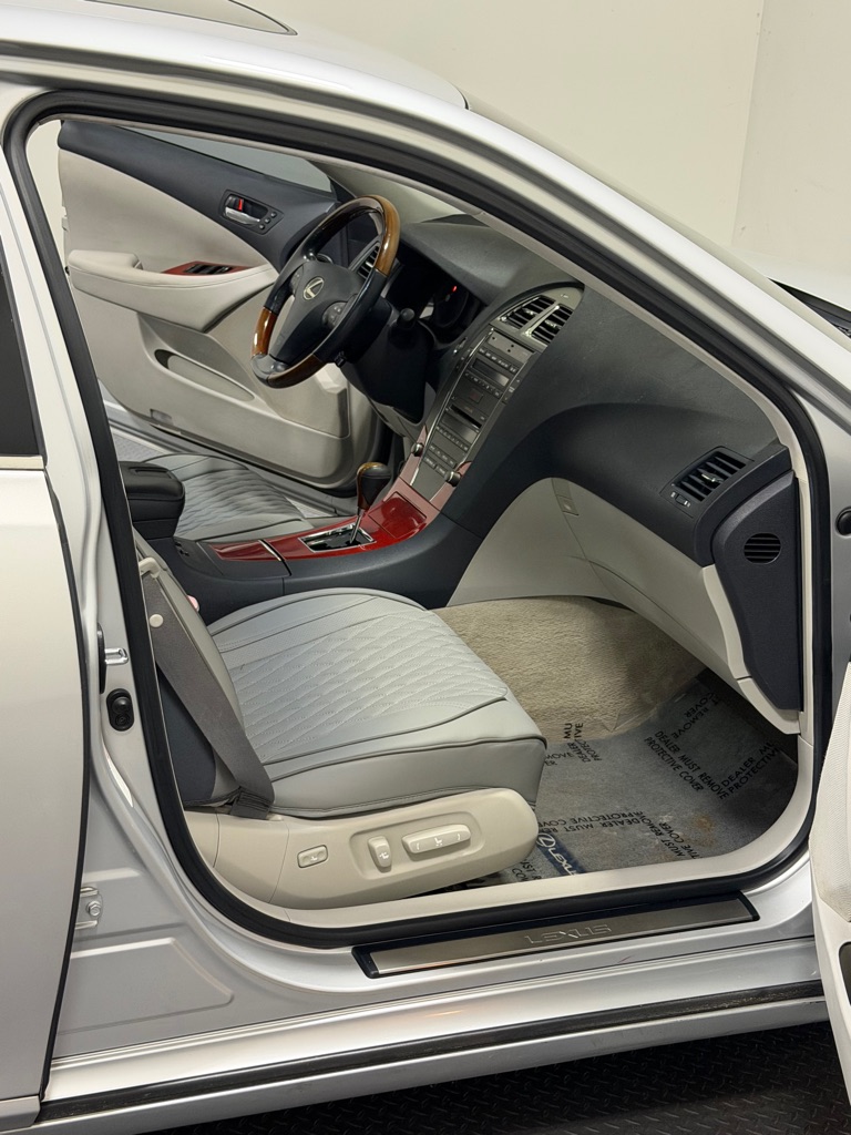 Photo 10 of this LEXUS ES