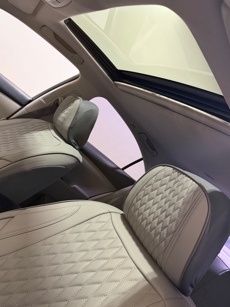 Photo 15 of this LEXUS ES