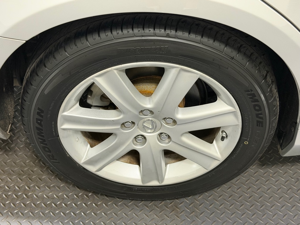 Photo 18 of this LEXUS ES