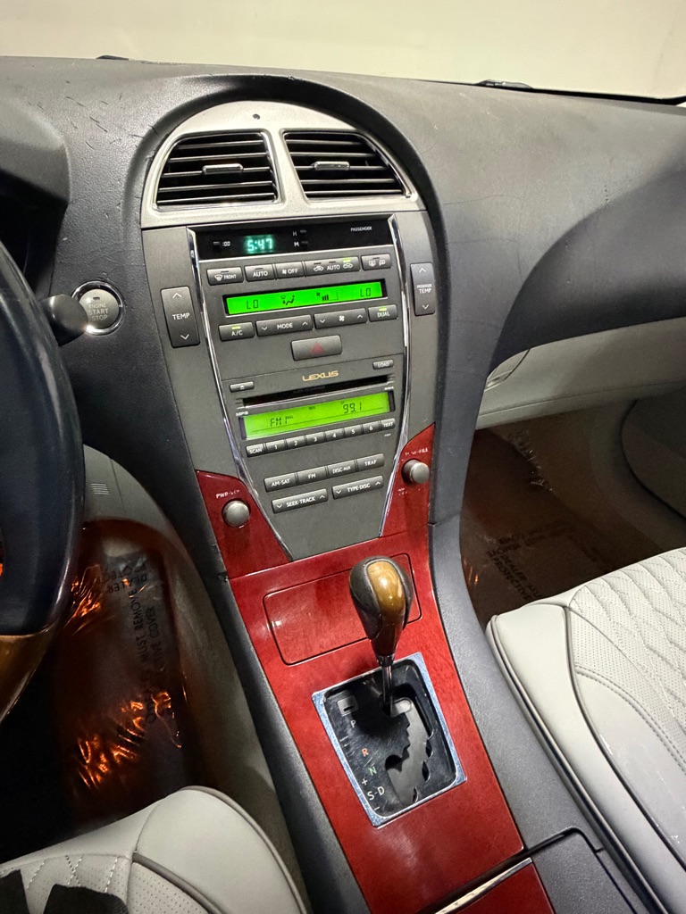 Photo 12 of this LEXUS ES