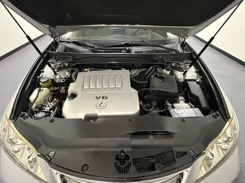 Photo 16 of this LEXUS ES