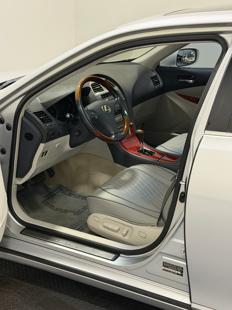 Photo 7 of this LEXUS ES