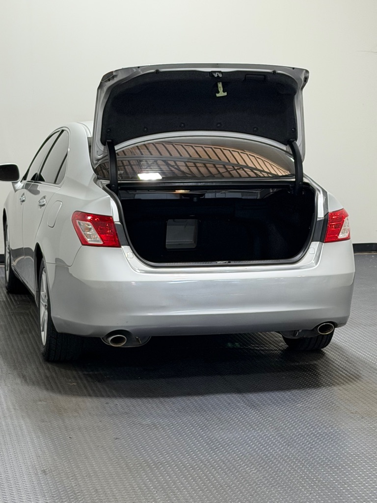Photo 11 of this LEXUS ES