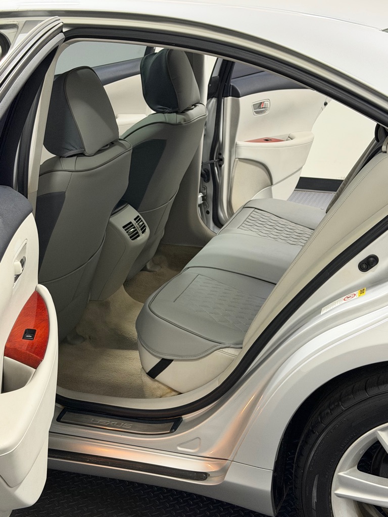 Photo 8 of this LEXUS ES